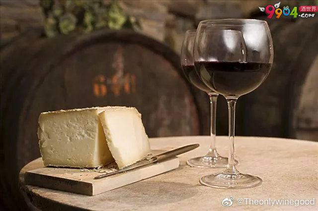 奶酪马克杯 芝士配红酒 买回喝红酒 因为奶酪最完美的搭档非葡萄酒莫属也 9904酒世界 Www 9904 Com